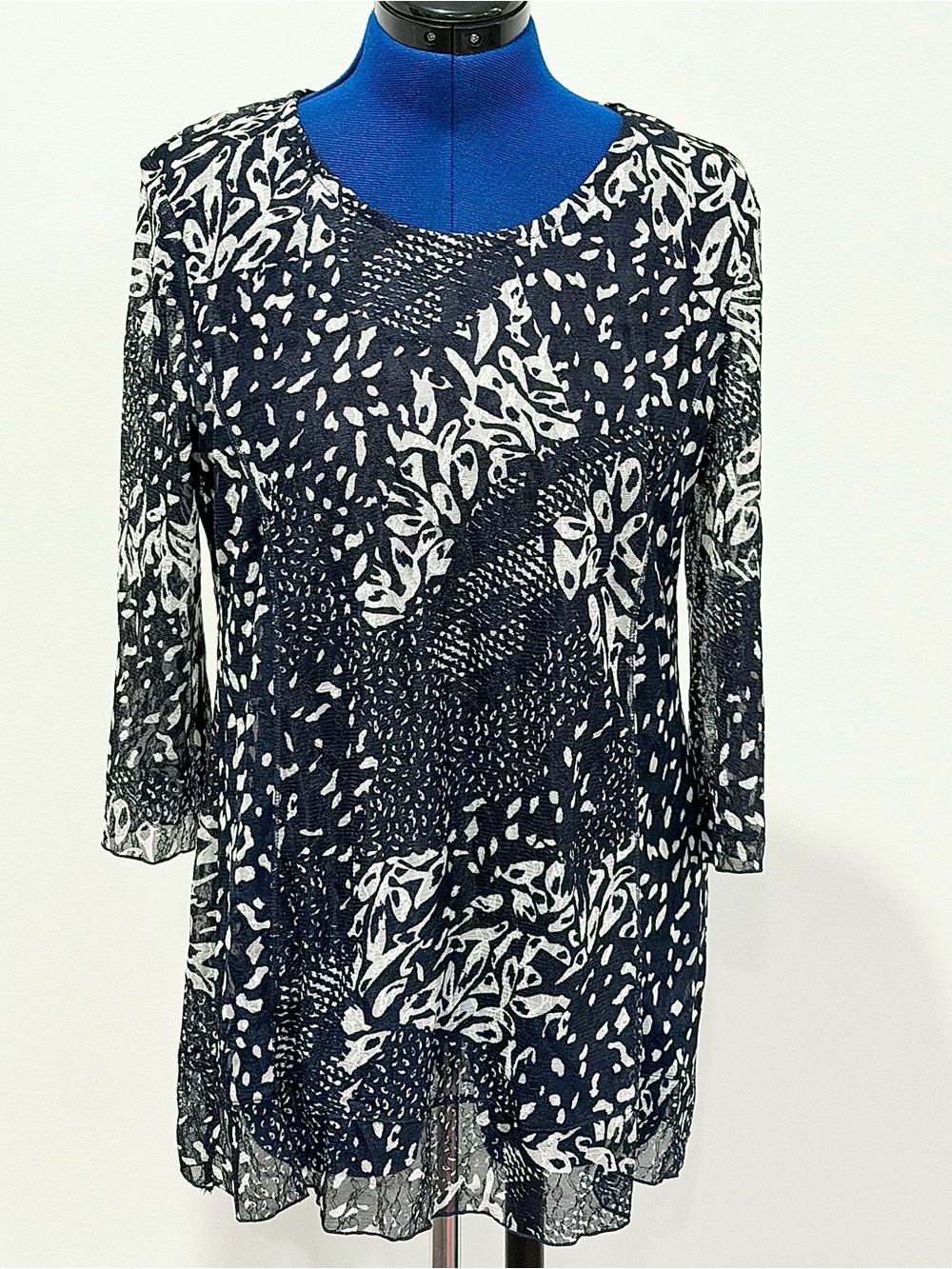 JM Collection Navy and White Long Sleeve Lace Abstract Print Tunic - XL Petite
